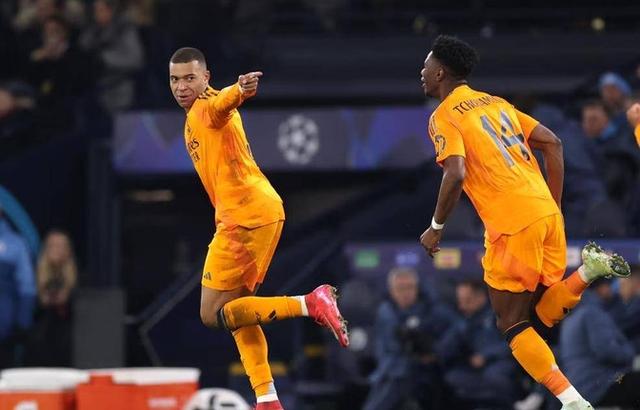 赛地聚焦：NBA季后赛赛前热度飙升；曼城战术微调；引发热议；资深球员宣示担当的简单介绍-爱游戏平台